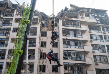 Ракетный удар по Киеву: как мать и дочь выжили под завалами и что их спасло (видео)