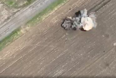 Холоднояровцы порадовали эффектным видео, как бронетехника россиян подрывается на мине