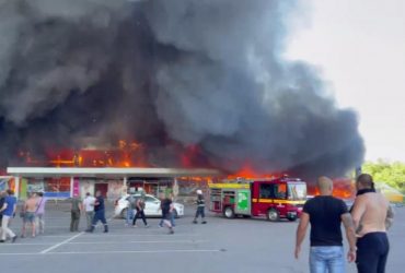 Кількість жертв неможливо уявити: Зеленський показав відео з місця прильоту в Кременчуку