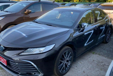 Автомобіль співробітника посольства Литви в РФ розмалювали літерою Z (фото)