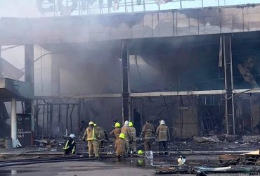 Стало відомо, хто загинув під час атаки на ТЦ Амстор у Кременчуці