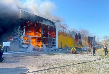 Більшість жертв удару по Кременчуку сильно обгоріли, їхні особи ще не встановили – МВС