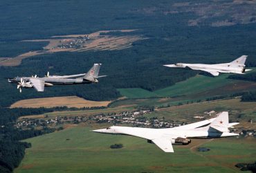 Покривали б всю Європу до Уралу: льотчик розповів про колись передані РФ Ту-160