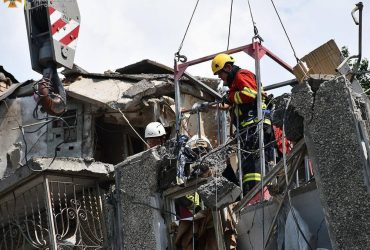 Кількість загиблих у зруйнованому ракетою будинку в Миколаєві зросла до 5 (фото)