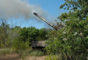 Успешно работают на передовой: Залужный показал польские гаубицы Краб (фото)