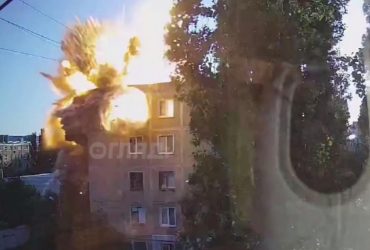 З'явилося відео сьогоднішнього удару російської ракети по багатоповерхівці в Миколаєві