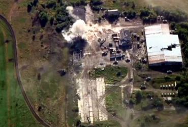 Десантні та сухопутні війська ЗСУ вдарили по базі обслуговування техніки ворога (відео)