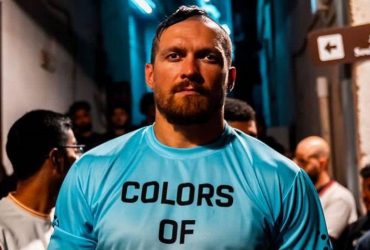 РФ бомбит мою страну и разрушает мирные дома: Усик напомнил миру о войне в Украине