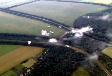 Артиллеристы 95-й бригады ювелирными ударами уничтожили колонну грузовиков РФ (видео)