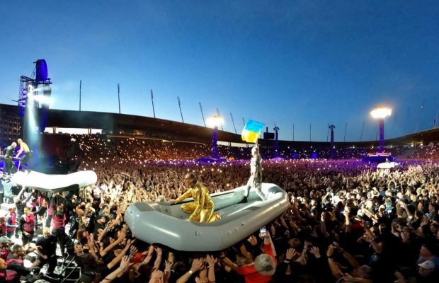 Rammstein на своєму концерті розгорнули прапор України: красномовне відео