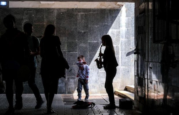 В одном из областных центров Украины "забанили" песни на русском на улицах