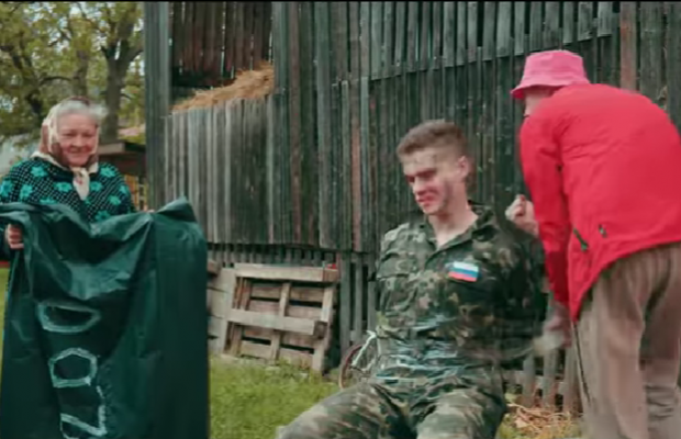 Блогери зробили дуже смішну пародію на пісню Stefania: в ній "упаковують" окупанта (відео)