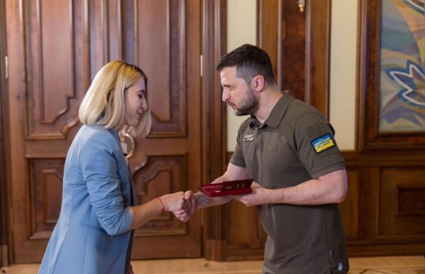Журналісти ТСН отримали державні нагороди від Президента до Дня журналіста