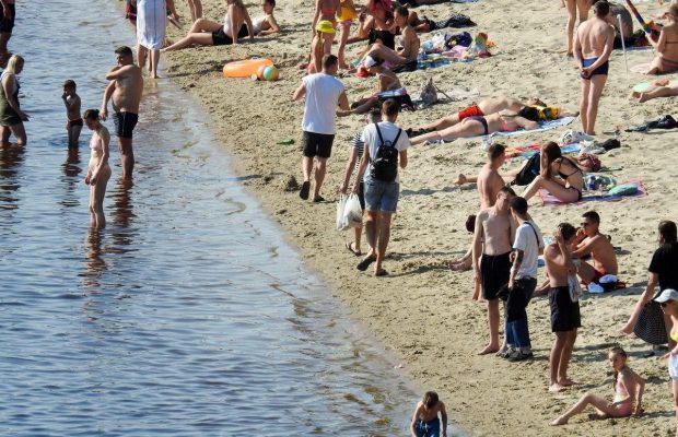 Море досі не очистилося після каховської повені: чи можна купатися в Одесі