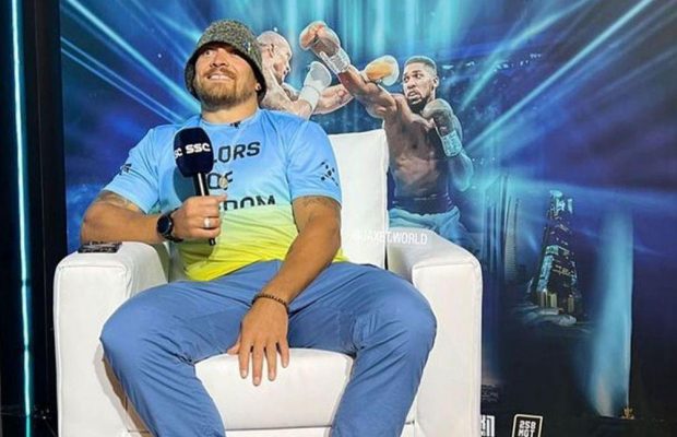 Усик заспівав у тренувальному таборі пісню Скрябіна (відео)