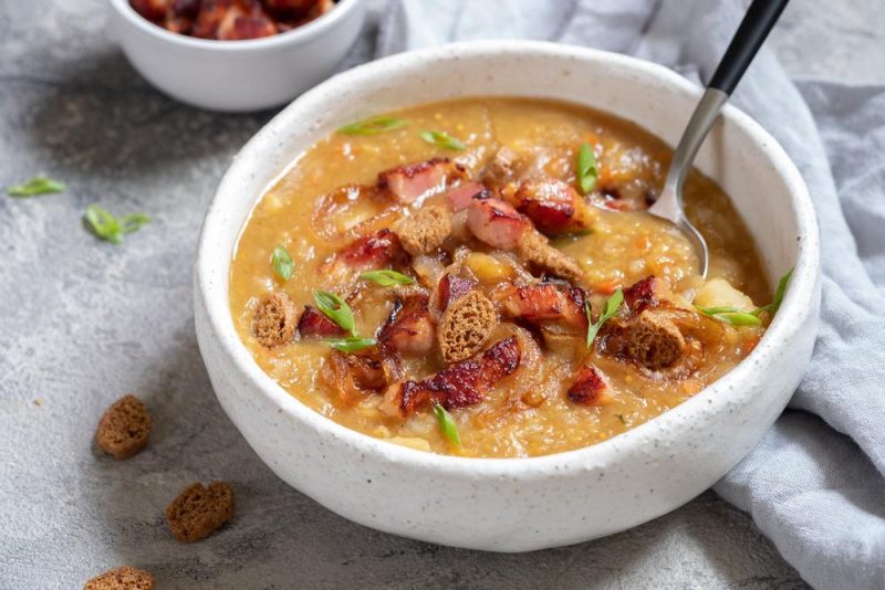 Гороховый суп со свининой и копчёными колбасками в мультиварке