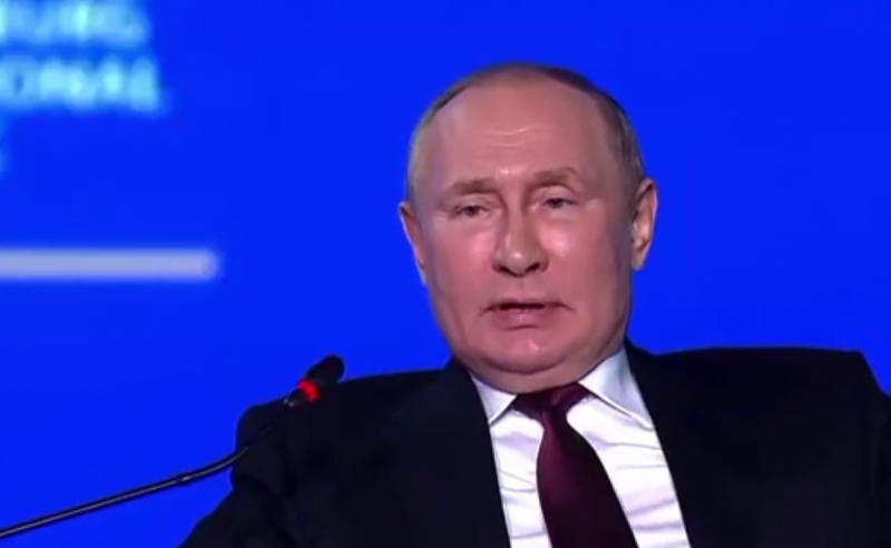 Владимир Путин останется в истории как дурак, считает экс-посол США / скриншот Владимир Путин останется в истории как дурак, считает экс-посол США / скриншот