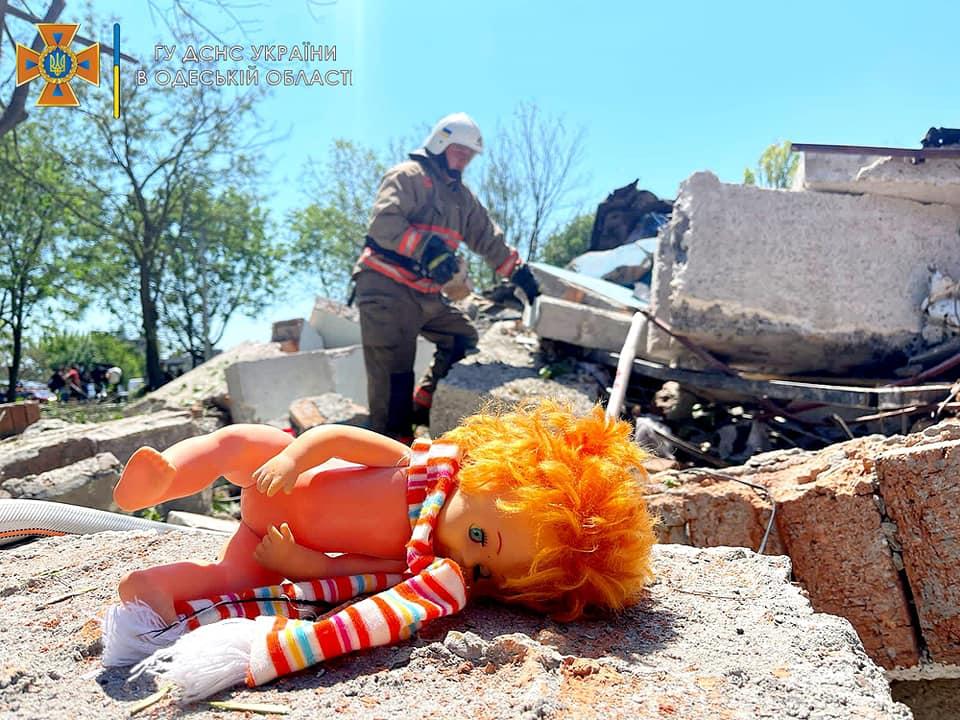 Удар по Одесчине: повреждено здание, принадлежащее Молдове / фото ГСЧС