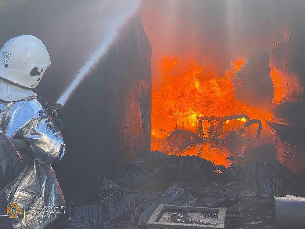 Предварительная причина горения - самовозгорание из-за аномальной жары / фото: ГСЧС Предварительная причина горения - самовозгорание из-за аномальной жары / фото: ГСЧС