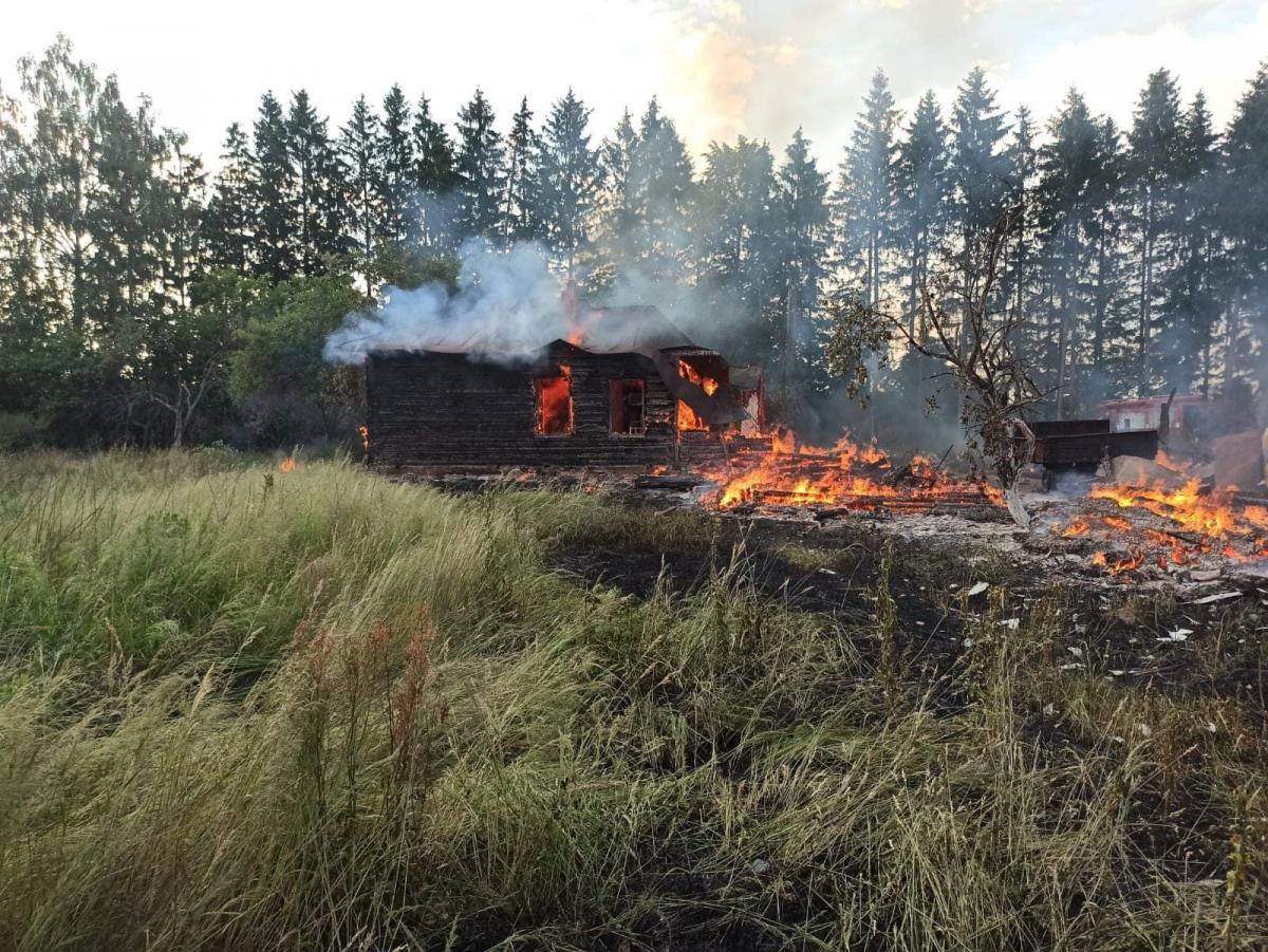 Обстрелы ведутся из артиллерии, минометов, стрелкового оружия, единичные случаи использования авиации / фото Андрей Аникиенко