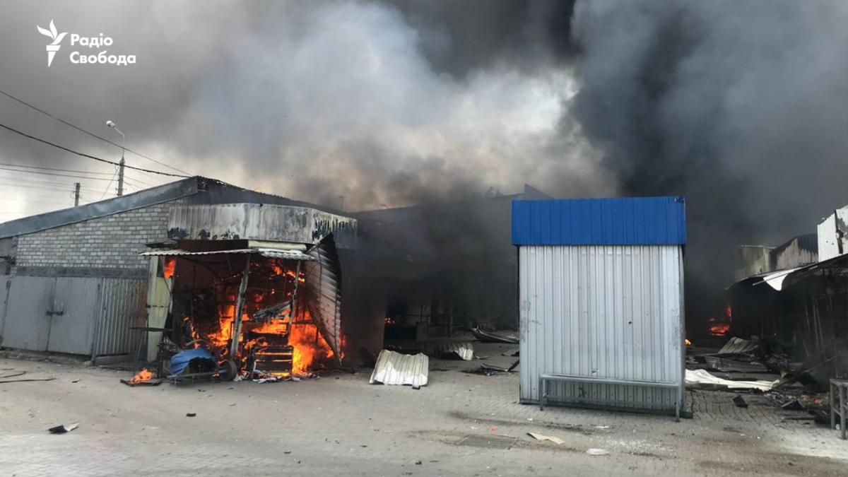 Обстрел вызвал многочисленные пожары / фото t.me/svoboda_radio