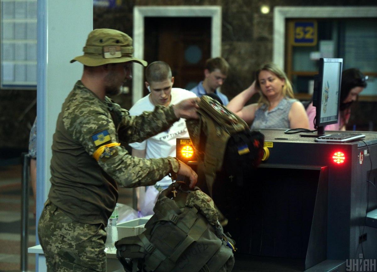 Военнообязанные могут ездить по Украине без разрешения / фото УНИАН