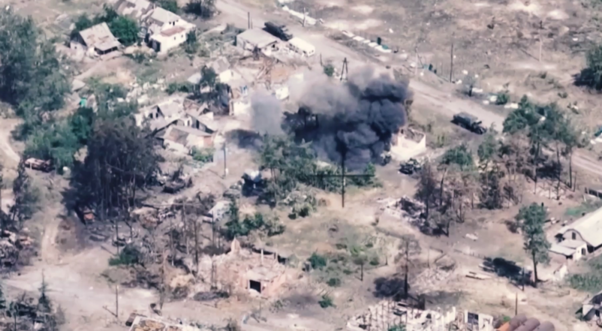 Украинские защитники уничтожили российские "Ураганы" / скриншот Украинские защитники уничтожили российские "Ураганы" / скриншот