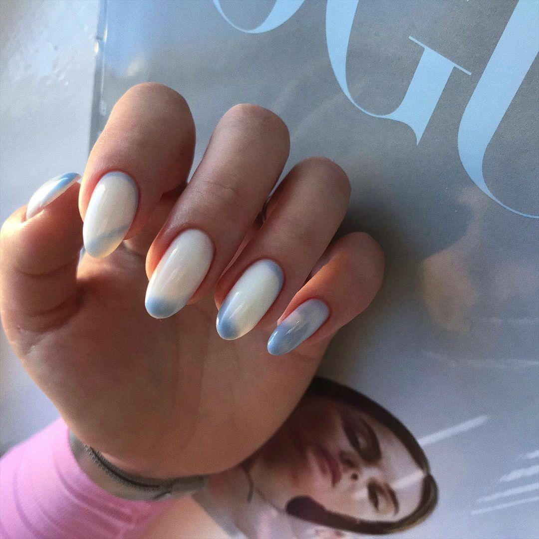 Модный цвет маникюра 2022 / instagram.com/karii.nail/ Модный цвет маникюра 2022 / instagram.com/karii.nail/
