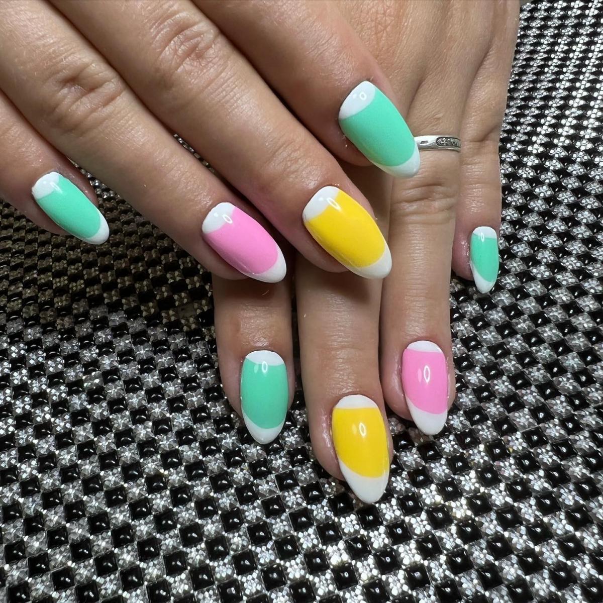 Манікюр 2022 - Френч/ фото ira_nails_odessa, Instagram Манікюр 2022 - Френч/ фото ira_nails_odessa, Instagram