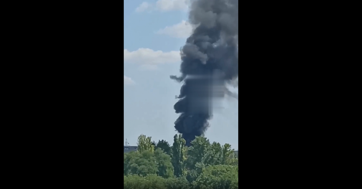 Артиллеристы ВСУ ударили по базе оккупантов в Донецке/ скриншот