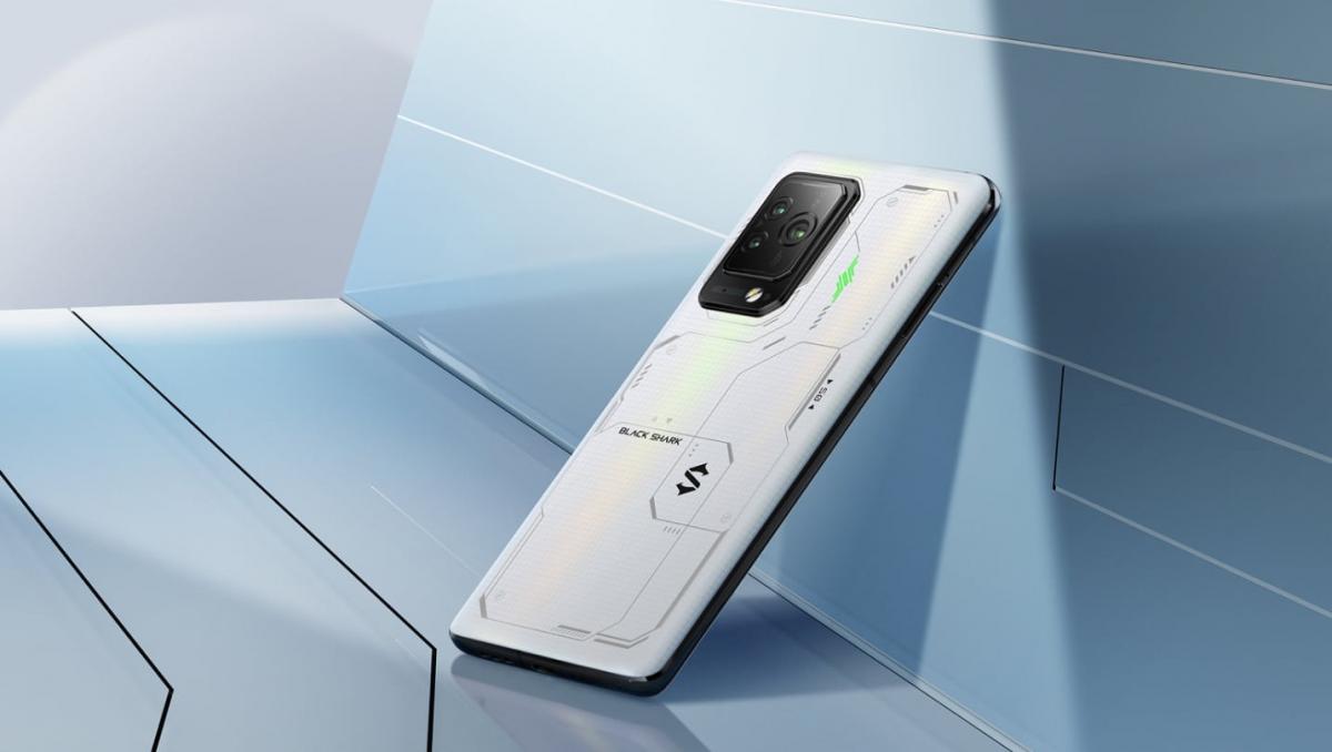 Black Shark 5 – це ігрове рішення, націлене на фанатів мобільного геймінгу / фото Xiaomi Black Shark 5 – це ігрове рішення, націлене на фанатів мобільного геймінгу / фото Xiaomi
