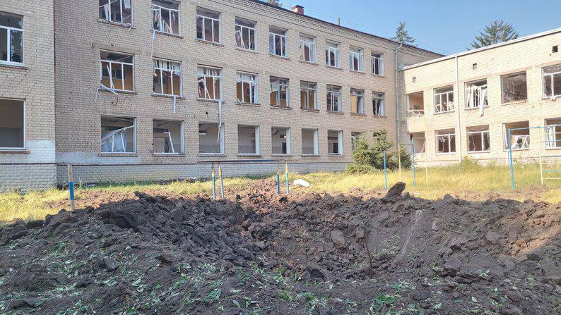 Оккупанты ударили по школе-интернату \ фото общественное Оккупанты ударили по школе-интернату \ фото общественное
