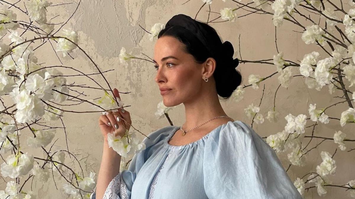 Даша Астафьєв не соромиться показуватися у "неінстраграмних" позах / фото instagram.com