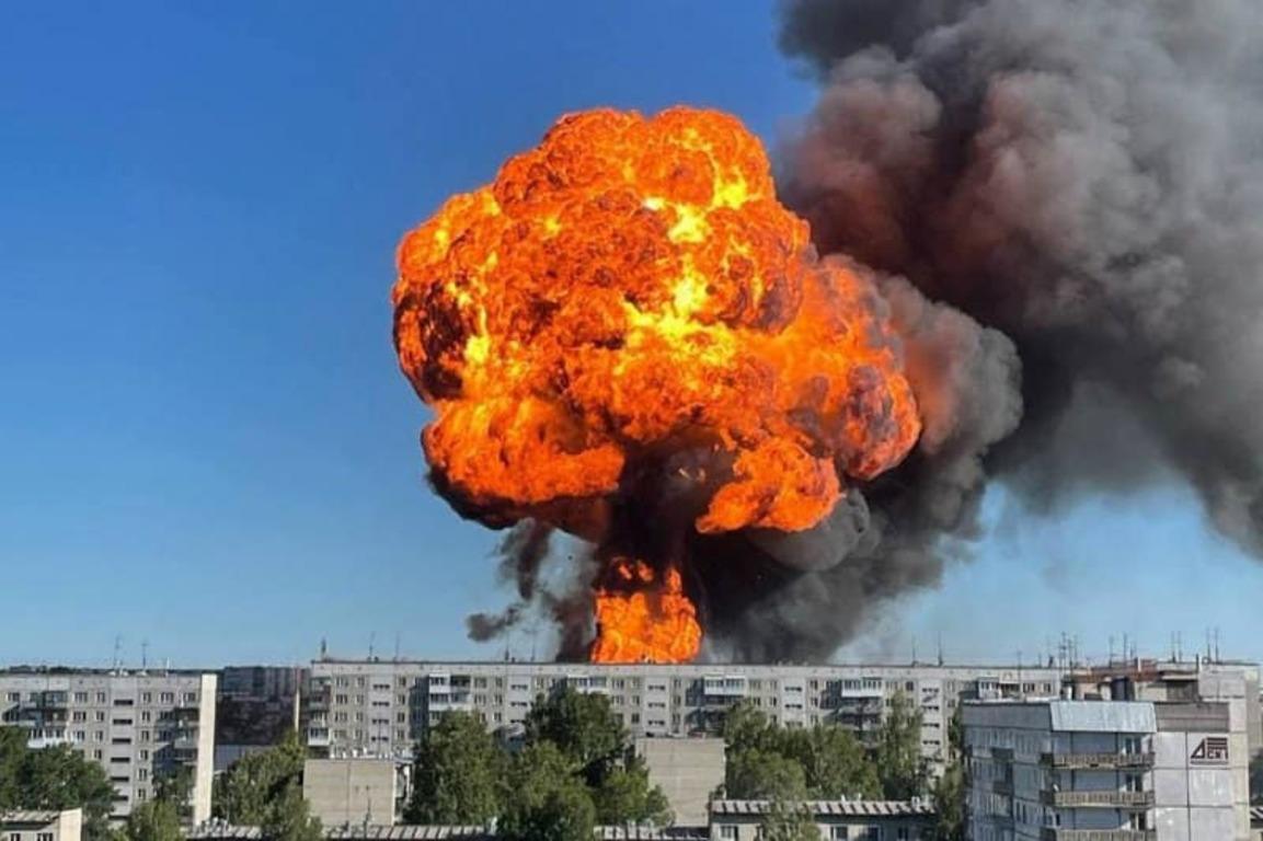 Мешканців просять оминати склади ворожої техніки / фото: Євген Рищук Мешканців просять оминати склади ворожої техніки / фото: Євген Рищук