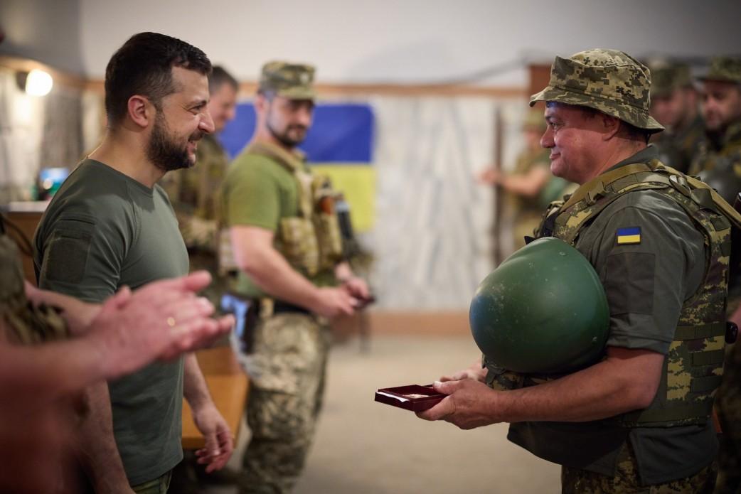 Зеленский вручил награды украинским воинам / фото ОП