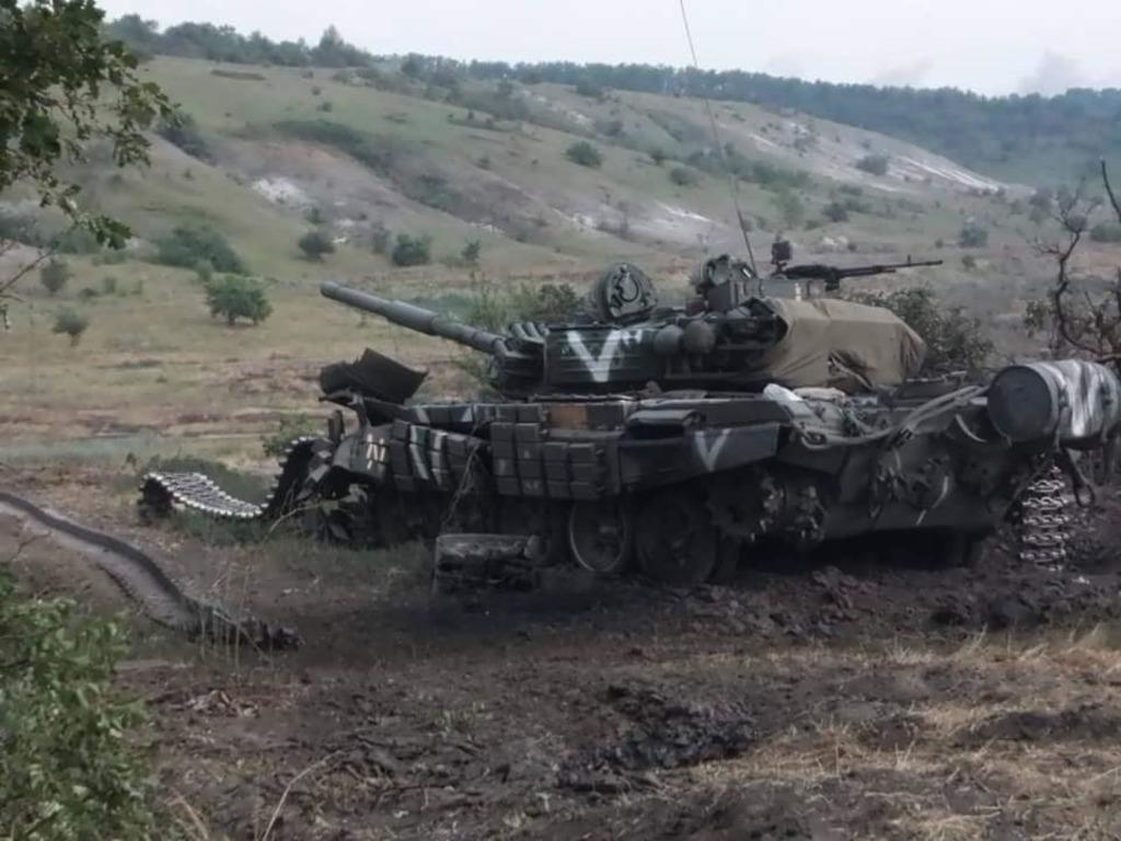 Некоторых из членов экипажа, которые не сгорели в боевой технике, удалось взять в плен / фото: Генеральный штаб ВСУ Некоторых из членов экипажа, которые не сгорели в боевой технике, удалось взять в плен / фото: Генеральный штаб ВСУ