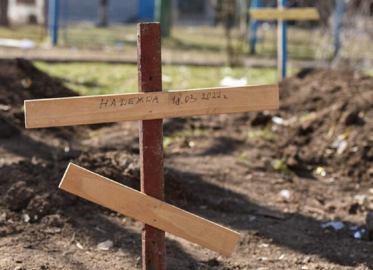 Окупанти поновили ексгумацію по дворах багатоповерхівок / фото t.me/andriyshTime Окупанти поновили ексгумацію по дворах багатоповерхівок / фото t.me/andriyshTime