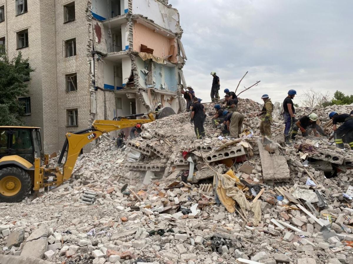 Clearing and analysis of more than 420 tons of destroyed elements of the house was carried out / photo of the State Emergency Service of Ukraine