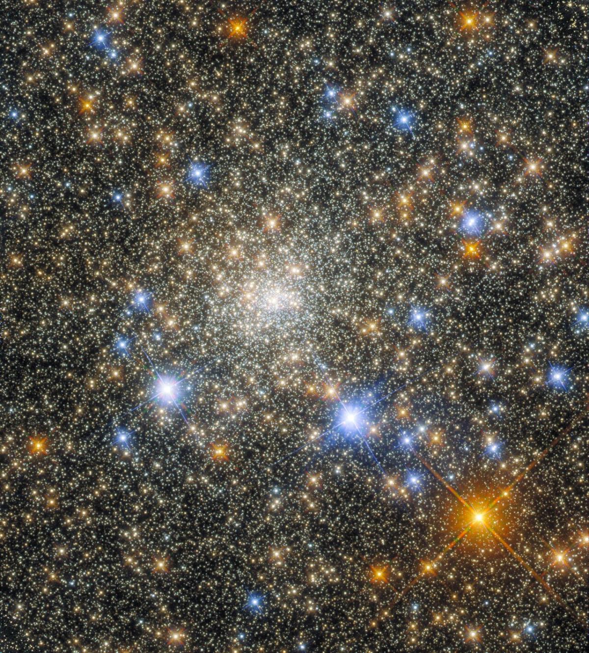 Шаровое скопление звезд Терзан 2 / фото ESA/Hubble & NASA, R. Cohen Шаровое скопление звезд Терзан 2 / фото ESA/Hubble & NASA, R. Cohen