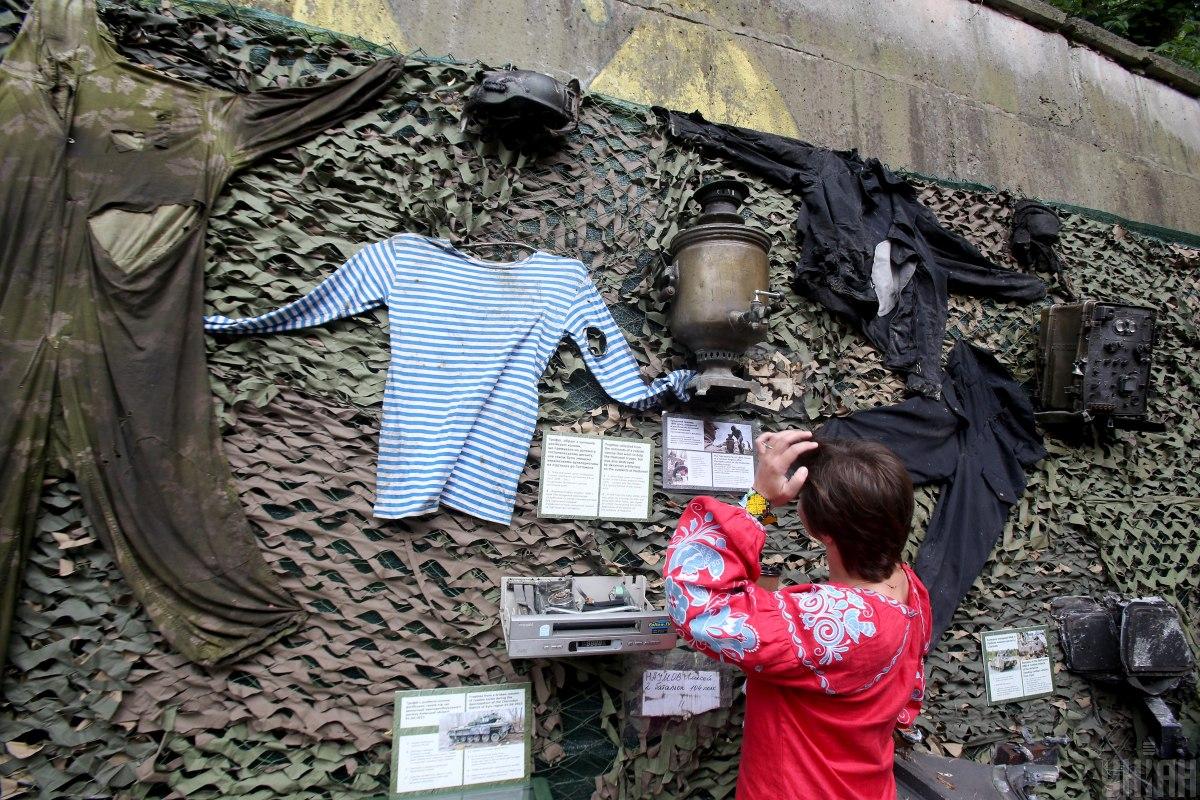 У Києві відкрилася виставка військових трофеїв / фото УНІАН (Олександр Синиця) У Києві відкрилася виставка військових трофеїв / фото УНІАН (Олександр Синиця)