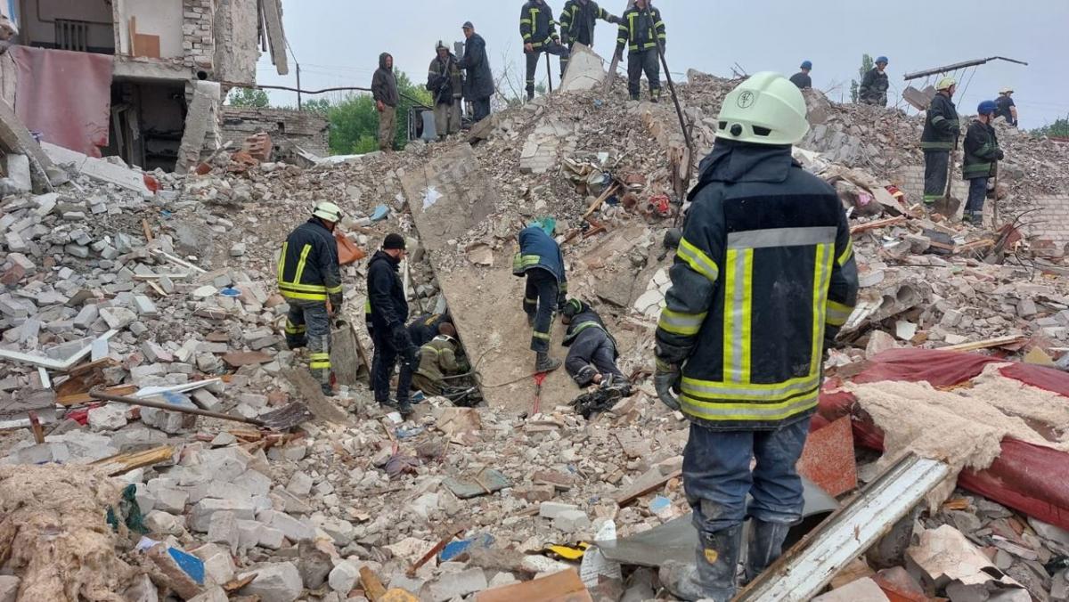 The death toll from a missile strike in Chasovoy Yar exceeded 30 people / photo of the State Emergency Service of Ukraine