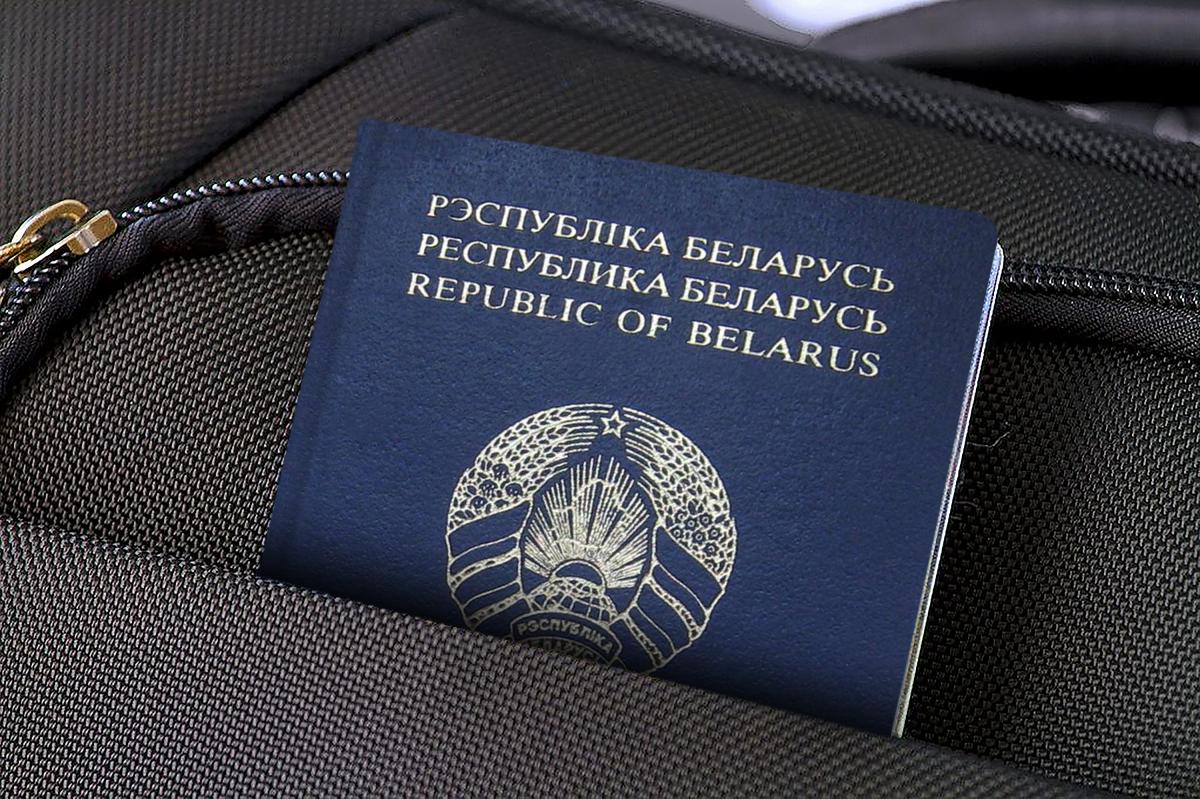 Силовики должны будут сдать биометрический паспорт / фото ua.depositphotos.com Силовики должны будут сдать биометрический паспорт / фото ua.depositphotos.com