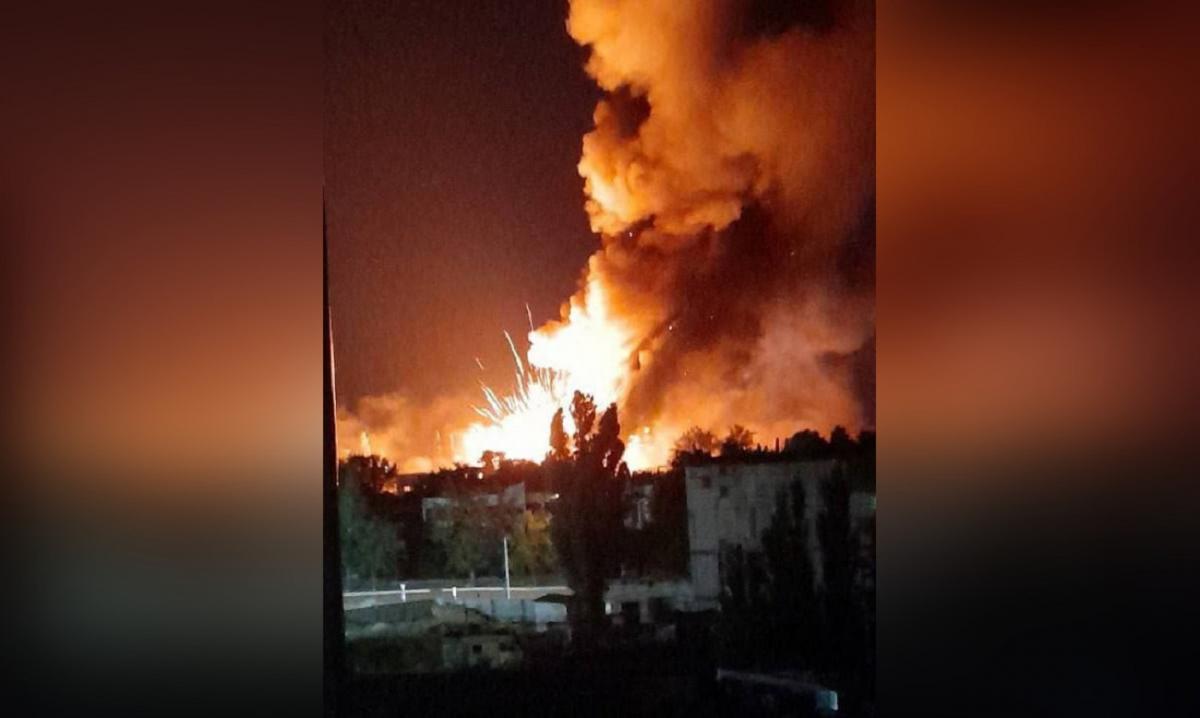 Знищено ще один склад окупантів в Новій Каховці: з'явилися епічне відео "салюта" для окупантів / фото соцмережі
