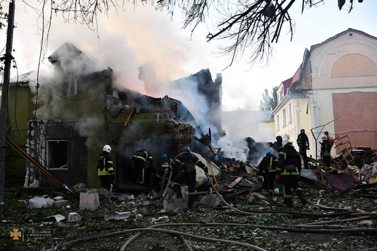 Кадры с мест ударов / фото ГСЧС Кадры с мест ударов / фото ГСЧС