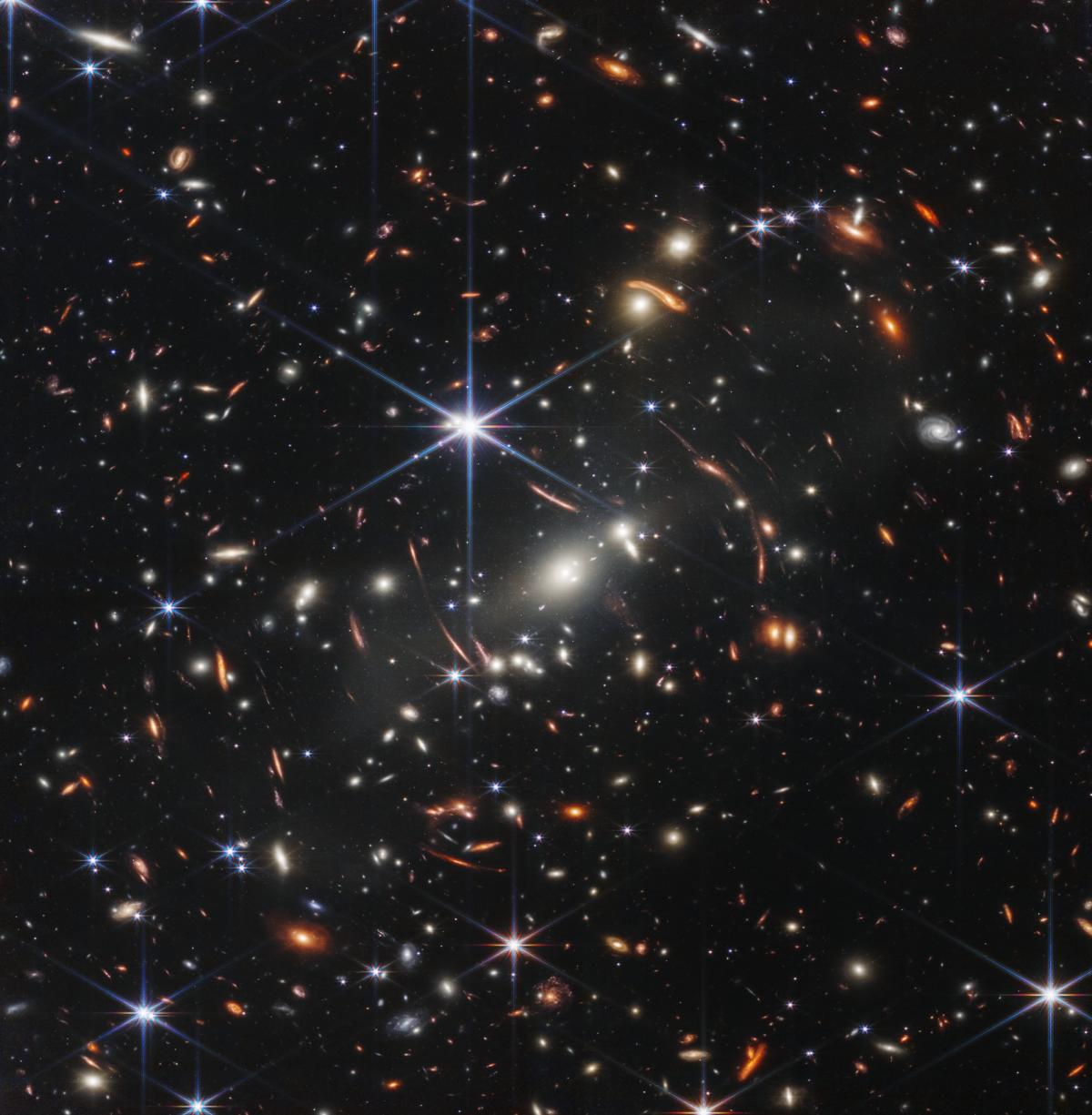 Первый официальный снимок телескопа "Джеймс Уэбб" / фото NASA, ESA, CSA, STScI Первый официальный снимок телескопа "Джеймс Уэбб" / фото NASA, ESA, CSA, STScI