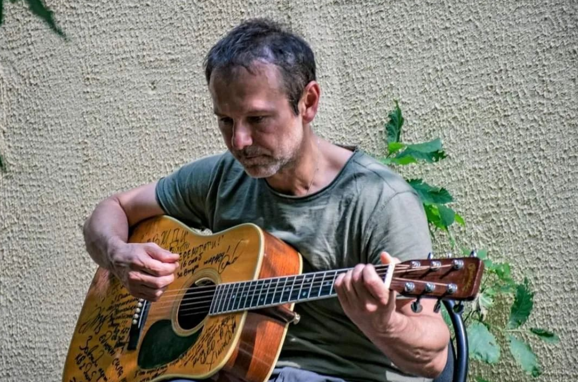 Святослав Вакарчук спел для военнослужащих / Фото - instagram.com