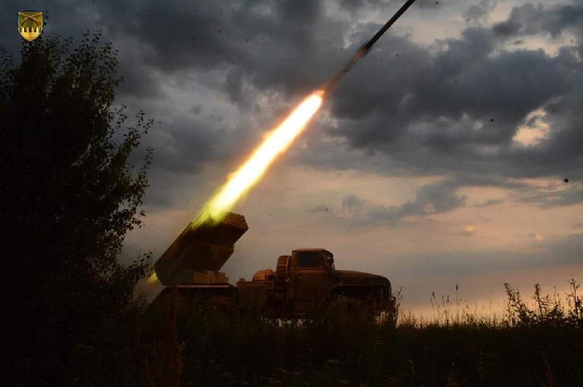 На Авдеевском направлении оккупанты осуществляли обстрелы из ствольной и реактивной артиллерии / фото facebook.com/GeneralStaff.ua