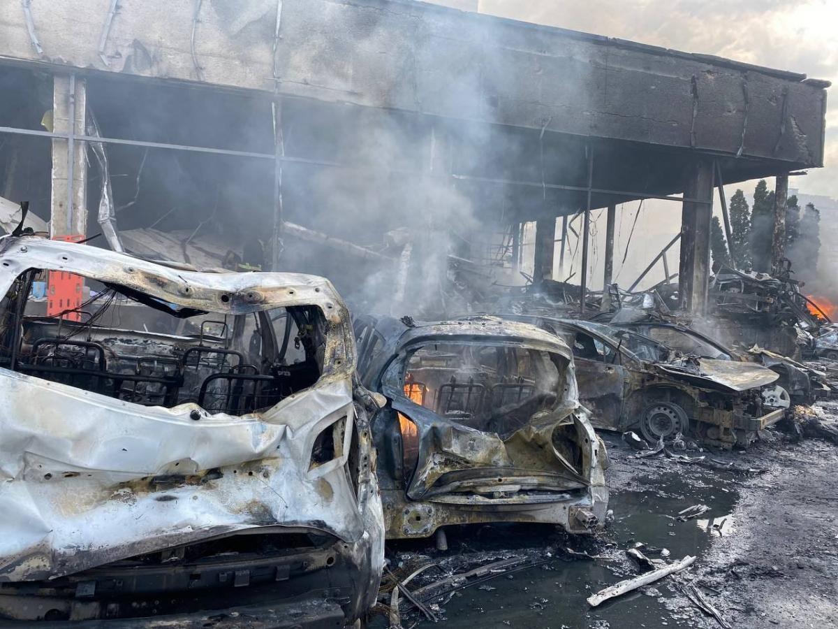 Внаслідок ракетної атаки у Вінниці загинули 23 особи / фото ДСНС Внаслідок ракетної атаки у Вінниці загинули 23 особи / фото ДСНС