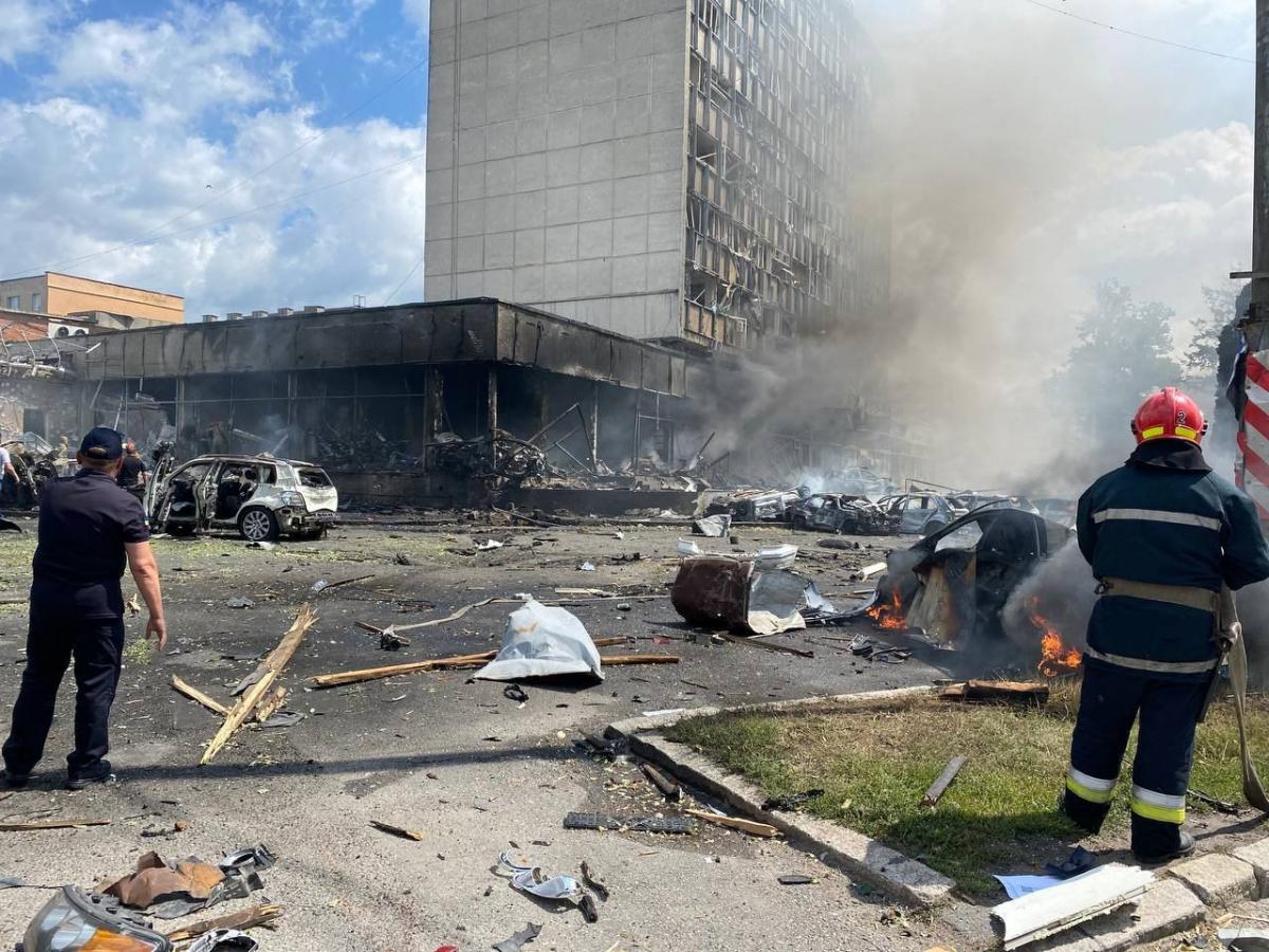Окупанти завдали потужного удару по Вінниці \ фото ДСНС Окупанти завдали потужного удару по Вінниці \ фото ДСНС