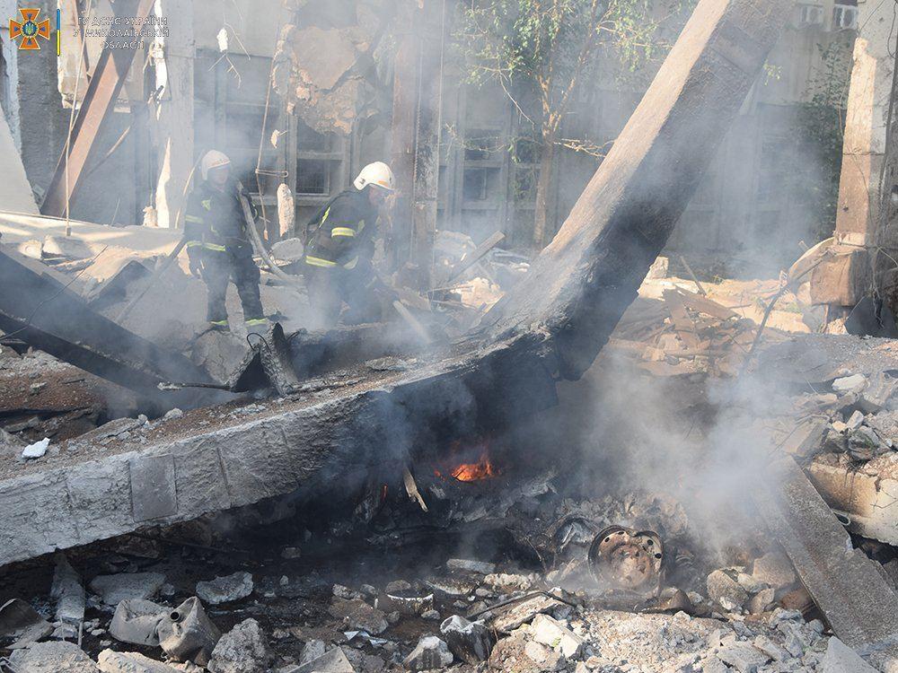 Загарбники обстріляли промислові підприємства / фото ДСНС